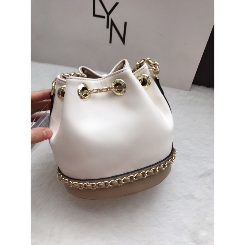 Túi Lyn hobo màu trắng nude