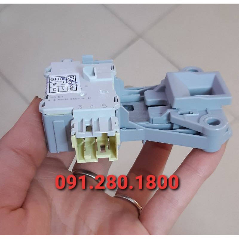 Công tắc khóa cửa Máy Giặt Electrolux 10932, 12732, 12942 chính hãng