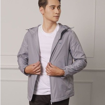 Áo khoác gió Aristino dáng regular fit mũ liền 2 màu AJK004W9
