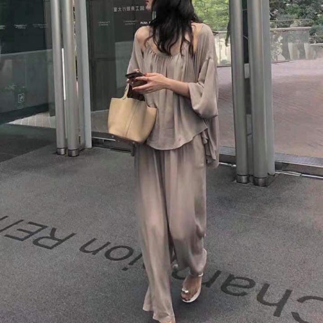 Áo của khách cuclien