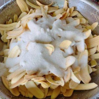 Chuối sấy mè