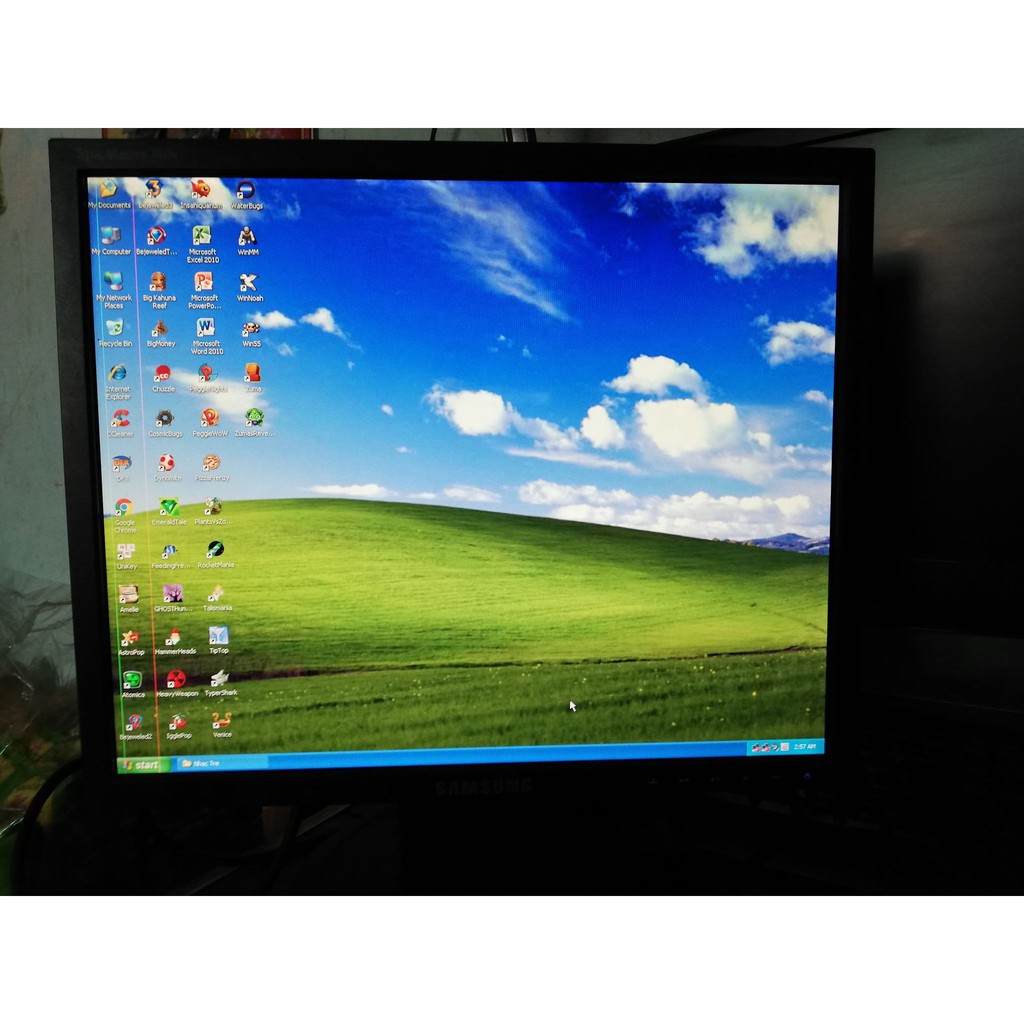 Màn hình máy tính 17 inch sọc chỉ