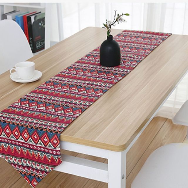 Khăn trải bàn tam giác họa tiết Thổ Cẩm Đỏ