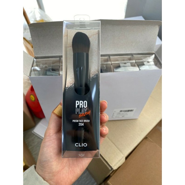 cọ trang điểm phấn má và  hightlight clio 204( ảnh thật shop chụp)