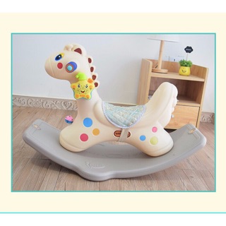 Ngựa bập bênh có nhạc cho bé