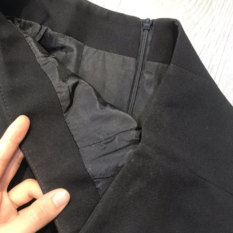 Chân váy nữ chữ A vát tạo điểm nhấn style basic Banmoon | BigBuy360 - bigbuy360.vn