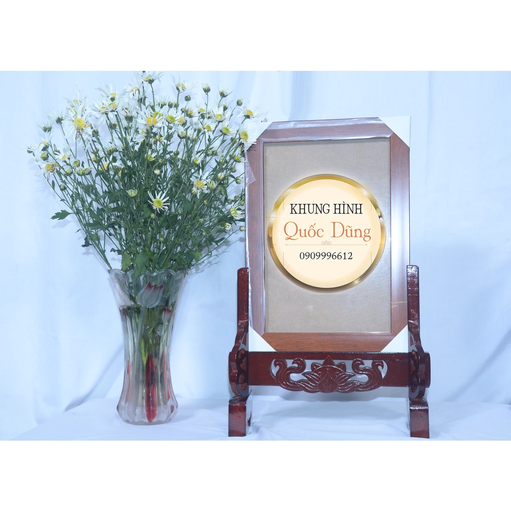 Khung hình và chân khung để bàn thờ