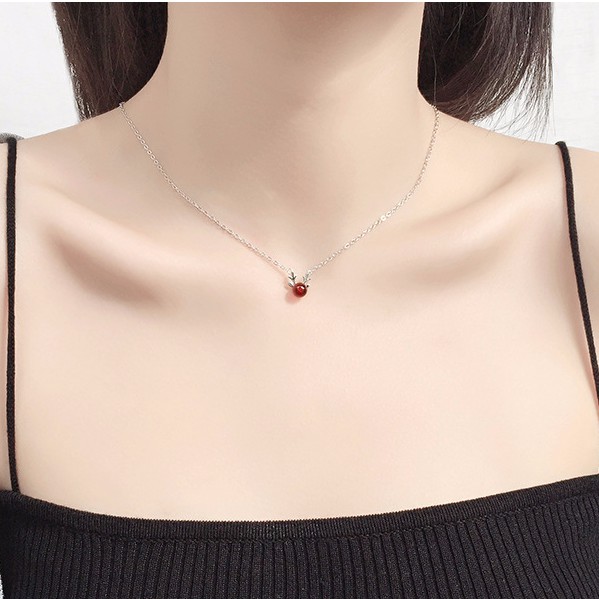 Dây chuyền hươu thạch lựu đỏ đeo sáng da