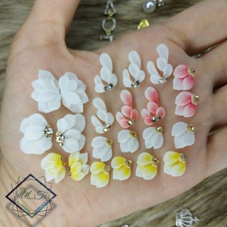 hoa ôm góc 3 cánh đơn giản