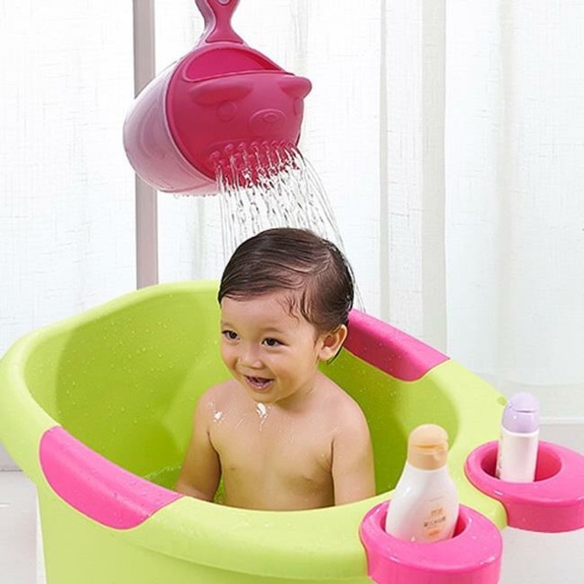 Cốc gội tắm đa năng cho bé