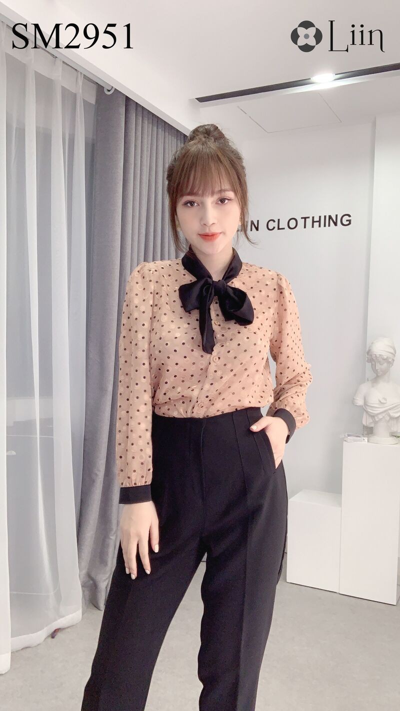 Áo kiểu nữ Voan Nâu họa tiết Chấm Bi cách điệu thắt nơ cổ thời trang Liin Clothing SM2951