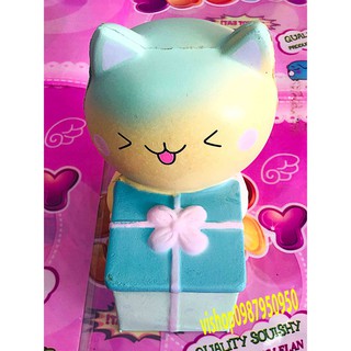 SQUISHY MÈO ÔM HỘP QUÀ XANH