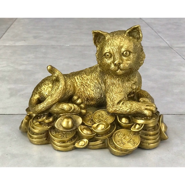 Mèo nằm trên vàng Vật phẩm Phong thuỷ Quý Mão trưng bày bằng đồng