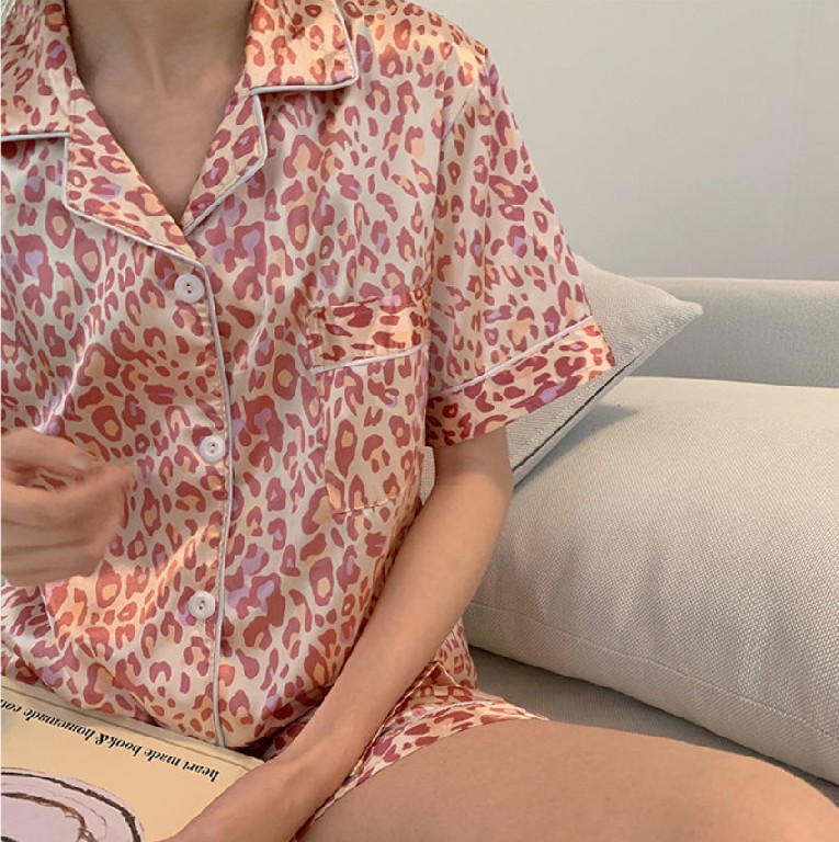 Bộ đồ ngủ ngắn tay họa tiết da báo dễ thương cho nữ