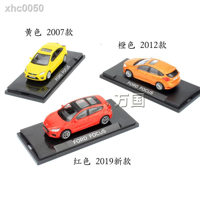 Mô hình xe hơi ford focus classic bằng hợp kim tỉ lệ 1: 64