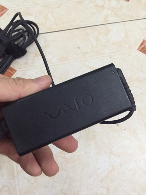 Sạc laptop zin hãng sony vaio 19.5v- 3.3A
