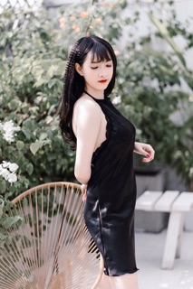Đầm ngủ phi lụa cổ yếm