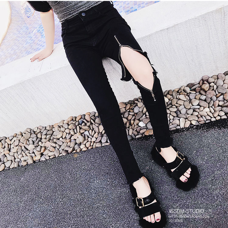 2020Quần bò rách personalized broken zipper skinny black jeans women's spring and autumn new slim little feet fur edge pencil pants fashion