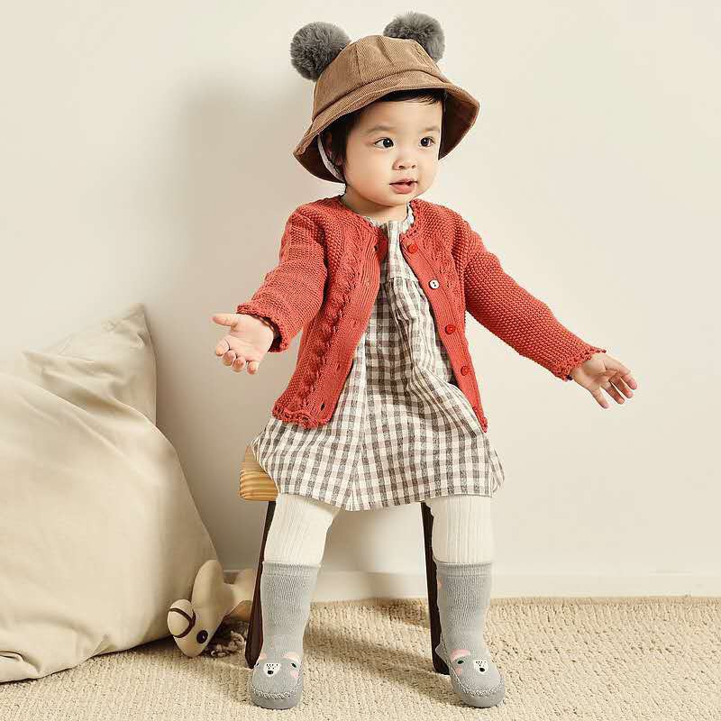 Đôi tất giày cotton kiểu dáng hoạt hình dễ thương cho bé tập đi