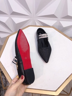 Sục gucci ong