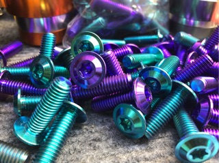 Ốc đĩa 8li25mm Gr5