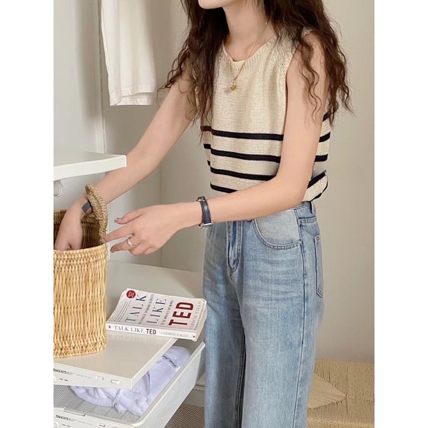 Áo len kẻ ngang, cổ tròn sát nách, không tay trơn ngực - 208BL2 - Đenta shop