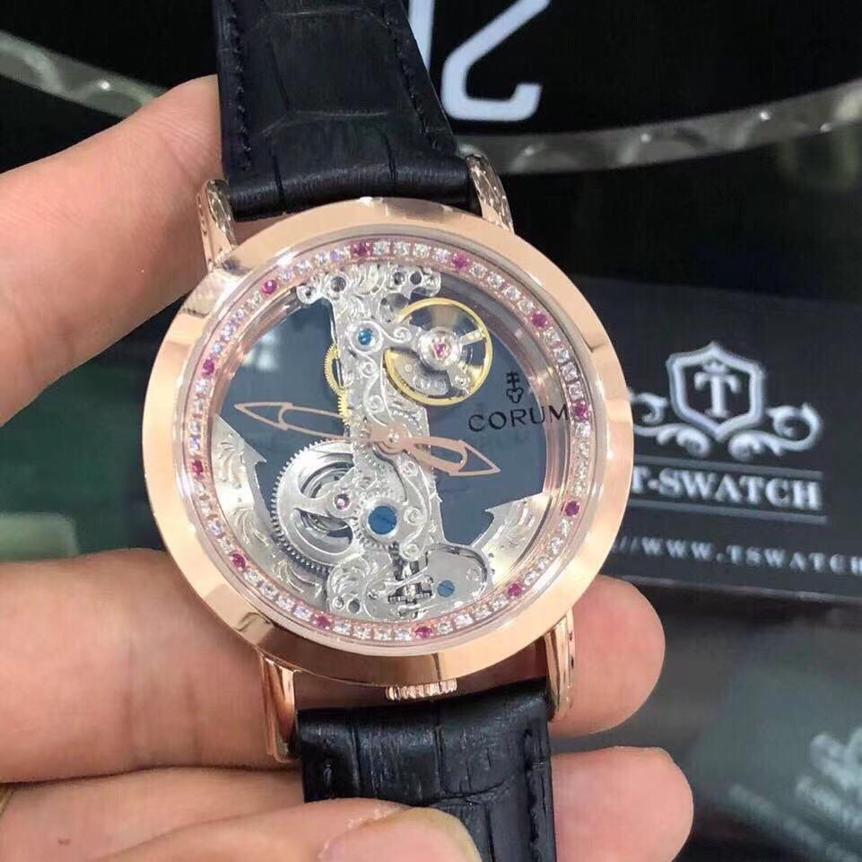 Đồng hồ Nam Corum chữ tròn 2 kim vỏ vàng kính trong suốt chạy cơ dây da 40mm