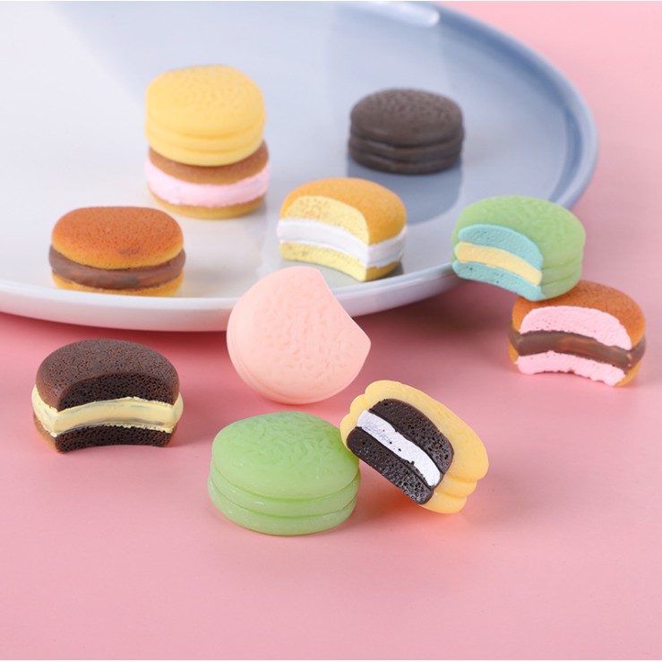 Charm hình bánh macaron cắn dở cho các bạn trang trí vỏ ốp điện thoại, DIY