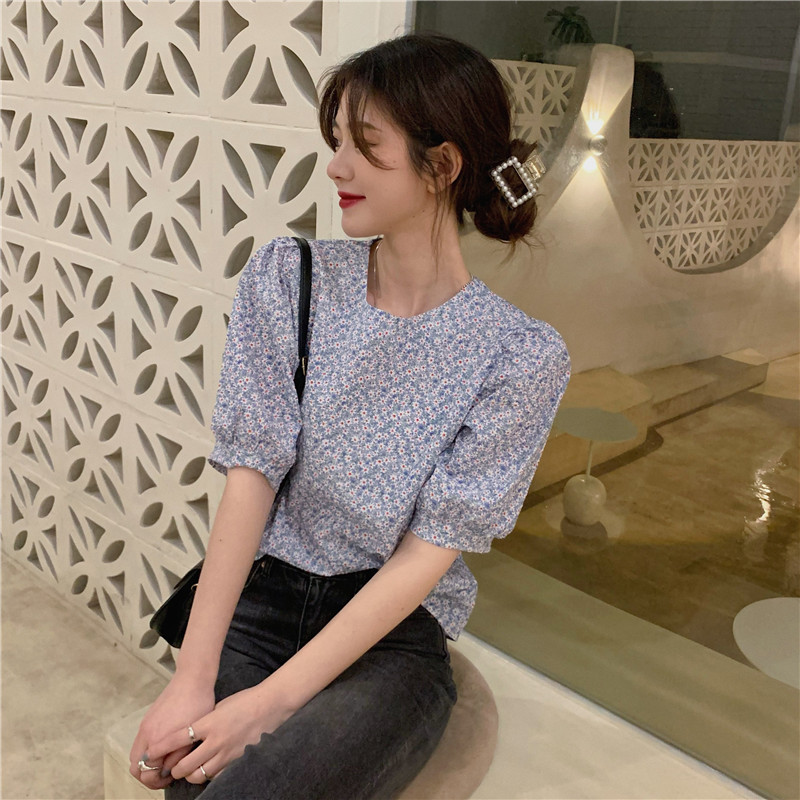 Set váy hai dây dáng suông rộng dài qua gối kèm áo kiểu bánh bèo nữ hoa nhí tay ngắn | BigBuy360 - bigbuy360.vn