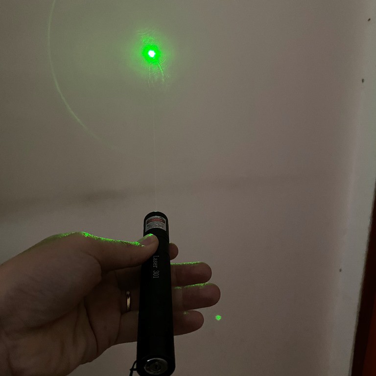 Đèn pin laser 301 chính hãng giá rẻ, tia xanh cực mạnh và xa, pin sạc cực khỏe