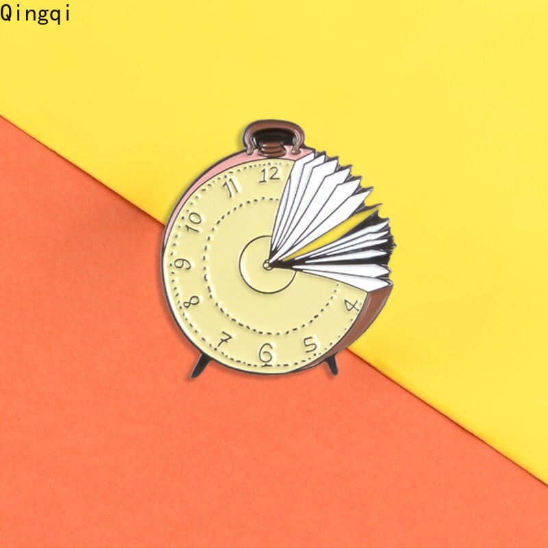 Huy hiệu cài áo MISS ZOE hình đồng hồ sáng tạo