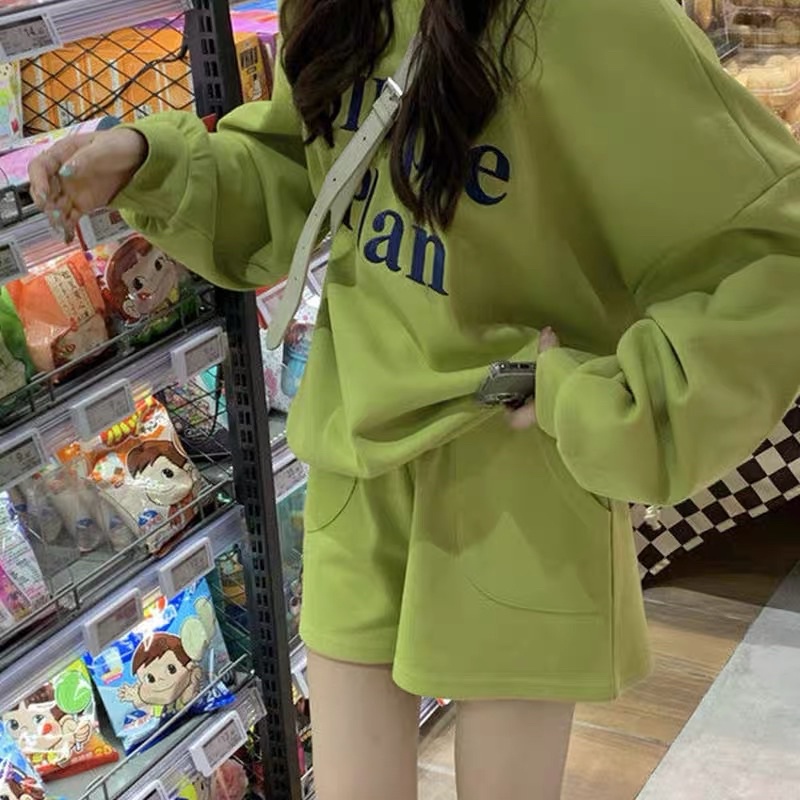 Set quần áo màu xanh nõn chuối