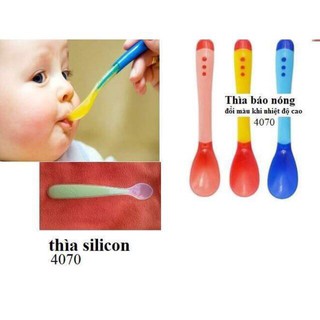 Thìa ăn dặm kèm dĩa báo nóng cho bé