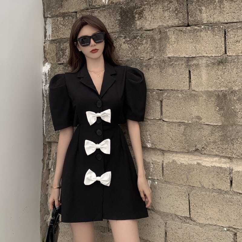 bộ thời trang ۩suit dress nữ nơ tay phồng ngắn màu trắng váy mùa hè 2021 cổ điển Pháp mới