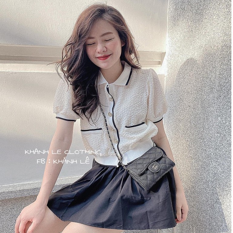 Set áo xốp trắng viền đen mix chân váy đen xếp ly xinh xắn - S96