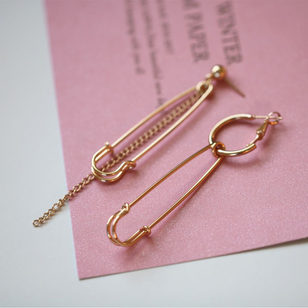 1 Đôi Bông Tai Hình Kim Băng Thời Trang Punk Dành Cho Nữ