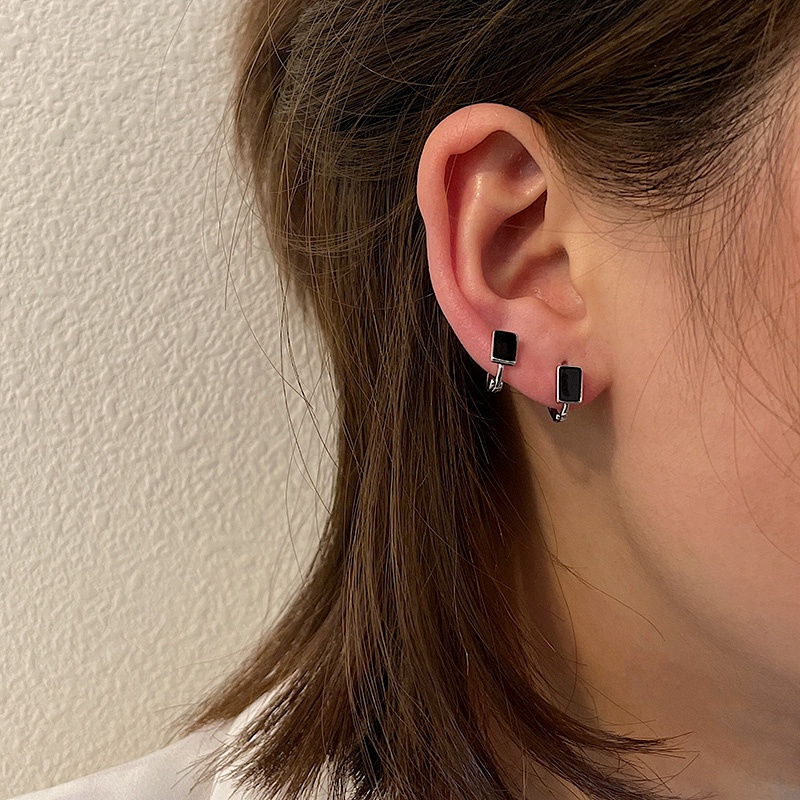 Khuyên tai tông màu đen phong cách Hàn Quốc đơn giản trẻ trung