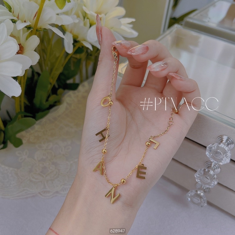 Lắc tay charm titan chữ cái logo thương hiệu cá tính ko đen ko rỉ .PTNACC.