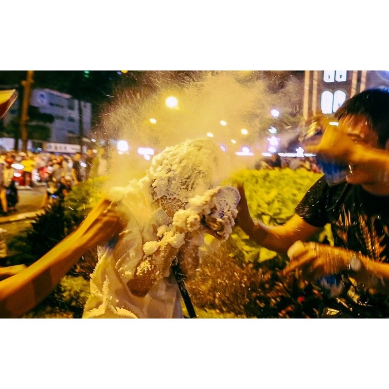 Bình xịt dây sợi nhiều màu, bình xịt tuyết tan party