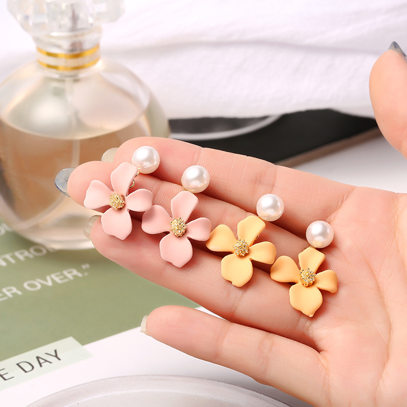 Đôi hoa tai hình bông hoa phối hạt ngọc trai giả thời trang dành cho nữ