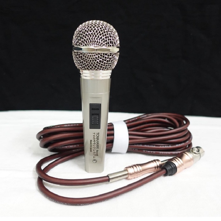 Micro TOMAHAWK Chuyên Hát Karaoke, Made In Japan, Dây Dài 6m, Hút Giọng - Hát Nhẹ - Chống Hú - Khung INOX Chắc Chắn