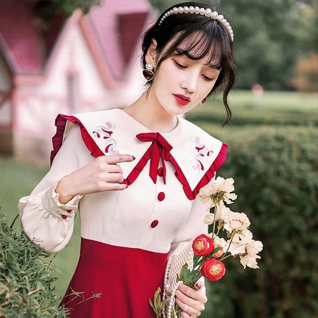 Đầm Midi Tay Dài Cổ Vuông Thêu Họa Tiết Thanh Lịch Thời Trang Mùa Thu Mới Cho Nữ | BigBuy360 - bigbuy360.vn