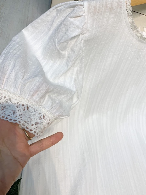Sơmi cộc tay viền ren - sơmi trắng tay bồng (hình shop tự chụp/sẵn)