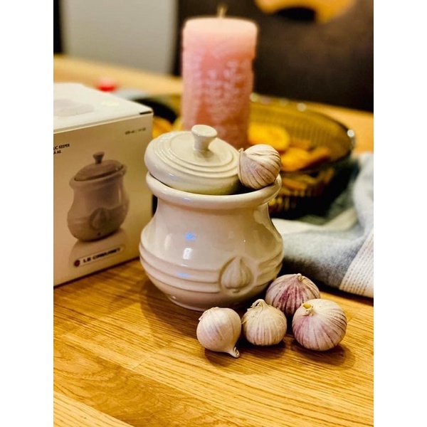 Hũ đựng tỏi Le creuset