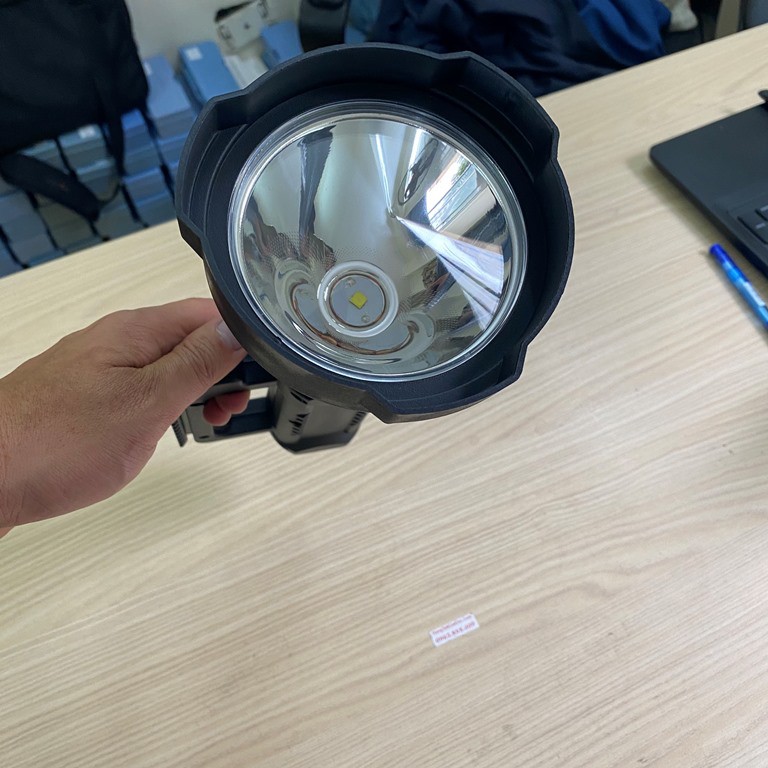 Đèn pin xách tay W590 pha to chiếu cực xa, bóng led P50 siêu sáng – (mã DP152) | BigBuy360 - bigbuy360.vn