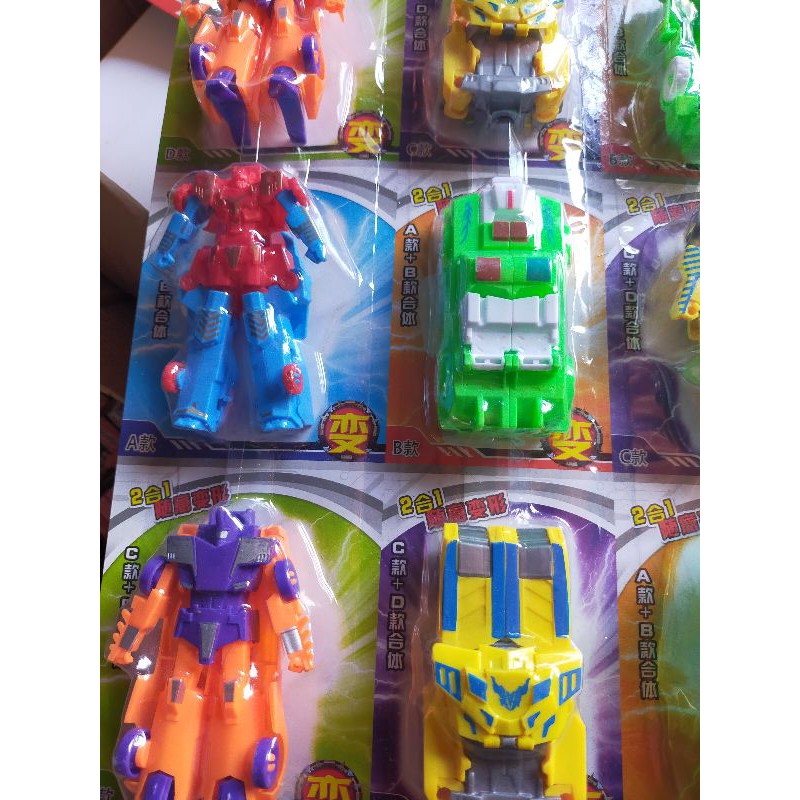 Vỉ 16 con xe đồ chơi siêu nhân biến hình có 2 loại