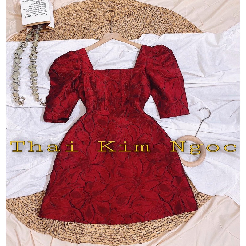 Váy tay bồng cổ vuông gấm xinh xắn 2 màu | BigBuy360 - bigbuy360.vn