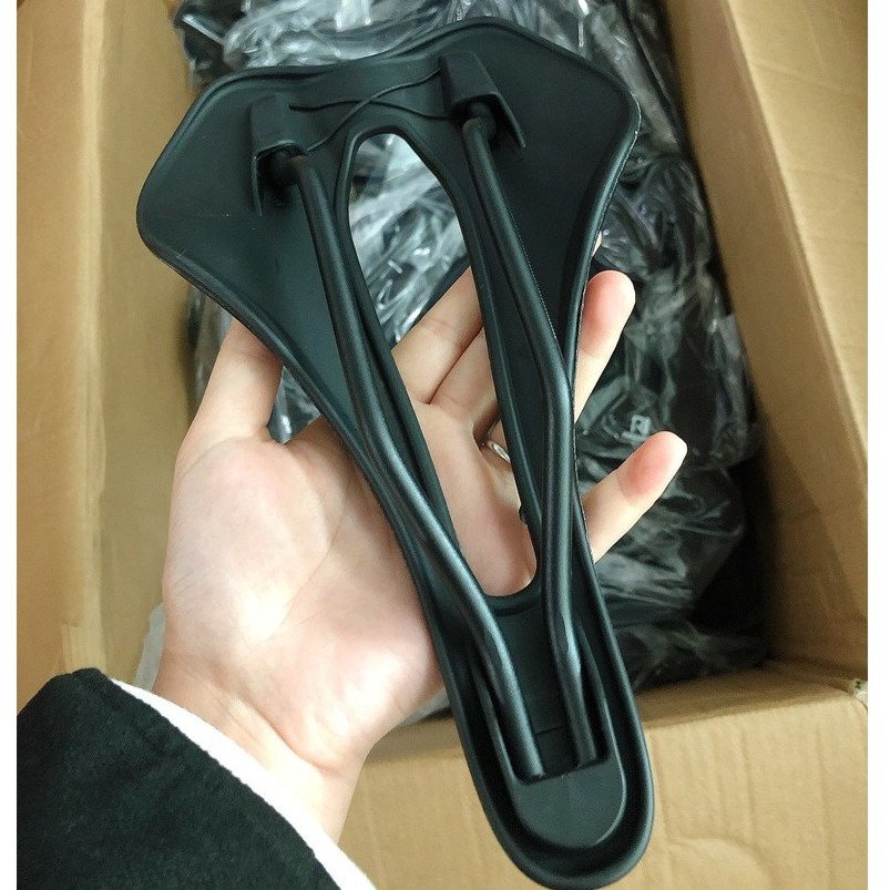 Yên xe đạp leo núi ROADNADO bằng da và nylon