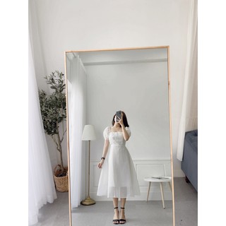 Đầm trắng cổ U đính nút ngọc