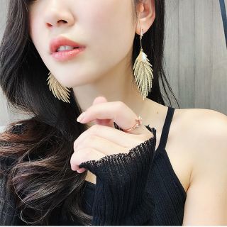 Khuyên tai lông vũ